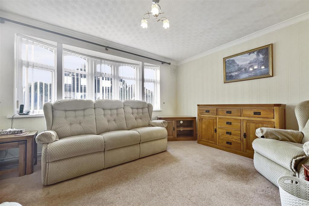 Shaftesbury Avenue, Keresley End, Coventry 3 bed semidetached house