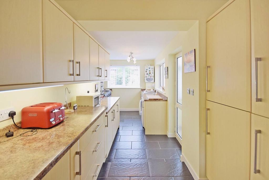 Bancroft Road, Widnes, WA8 3LS 3 bed townhouse £185,000