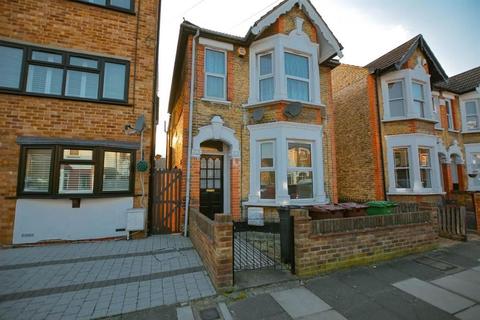 7 Whalebone Avenue, Romford, RM6 6DA