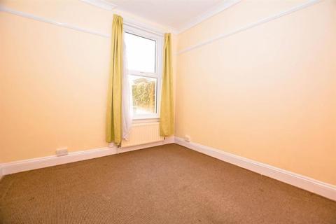 7 Whalebone Avenue, Romford, RM6 6DA