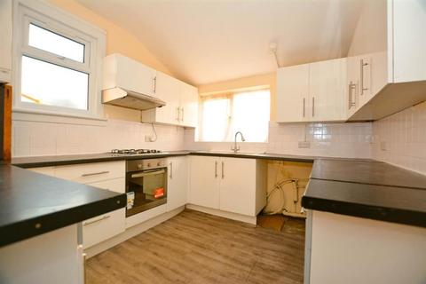 7 Whalebone Avenue, Romford, RM6 6DA