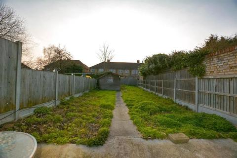 7 Whalebone Avenue, Romford, RM6 6DA