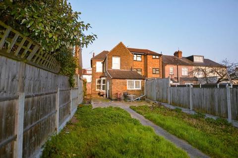 7 Whalebone Avenue, Romford, RM6 6DA