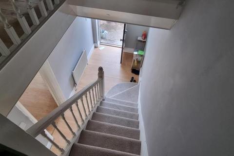 3 bedroom semi-detached house for sale, Naylor Road,  Whetstone,  N20