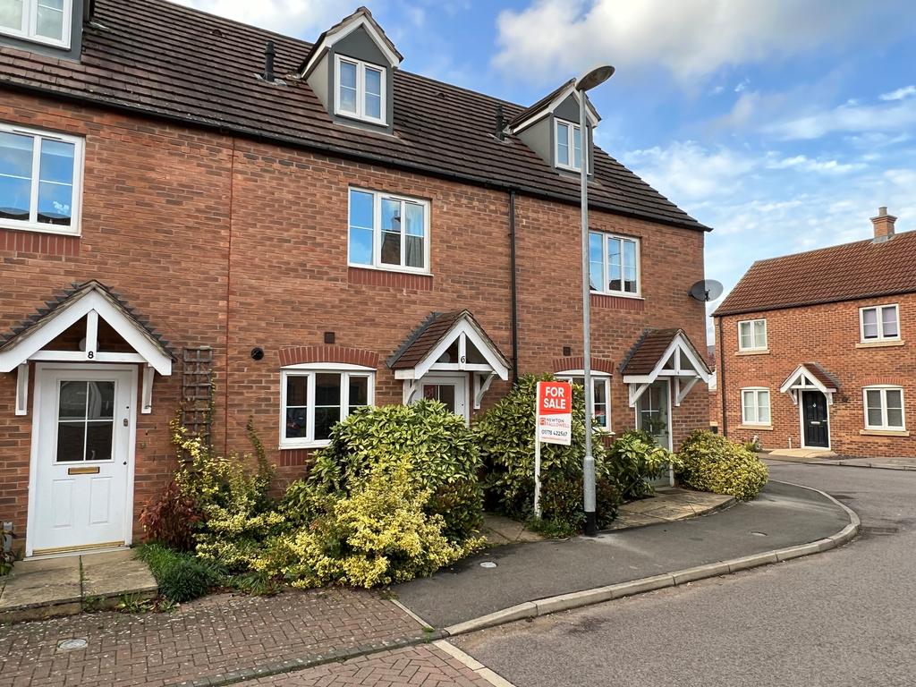 Kestrel Drive, Bourne, PE10 3 bed terraced house £900 pcm (£208 pw)