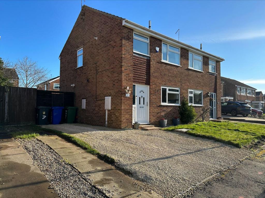 Beech Close, Bugbrooke, Northampton NN7 3RB 3 bed semidetached house