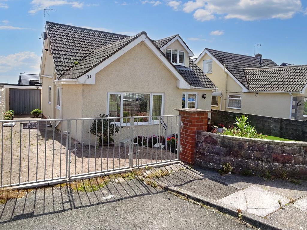 WILLOW CLOSE, PORTHCAWL, CF36 5AB 3 bed bungalow £410,000