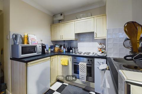 2 bedroom apartment to rent, Phoenix House, High Street, HU1