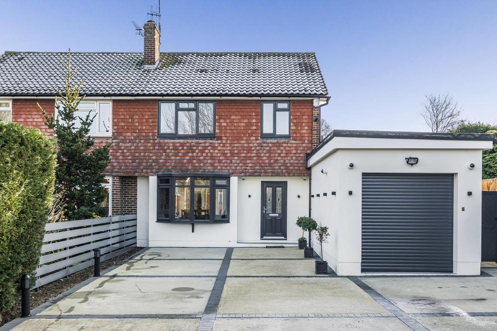 Oakley Drive, Bromley 4 bed semidetached house £725,000