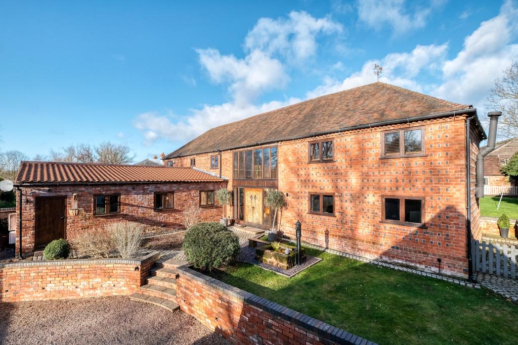 Parkmore Farm Barn, Torton Lane, Torton, Kidderminster, DY10 4HX 5 bed