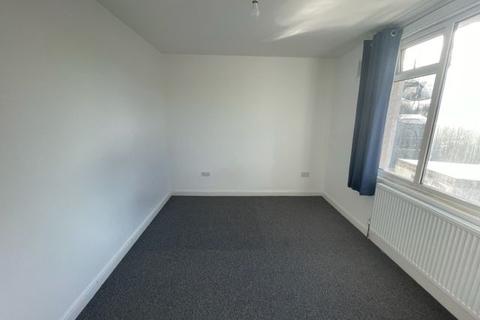 2 bedroom terraced house to rent - Trinity Road, Luton