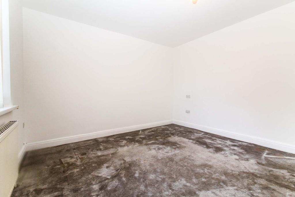 Dawlish Mount, East End Park, Leeds, LS9 3 bed terraced house £825