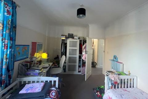 3 bedroom flat for sale - 113A Field End Road, Eastcote, Middlesex, HA5 1QG