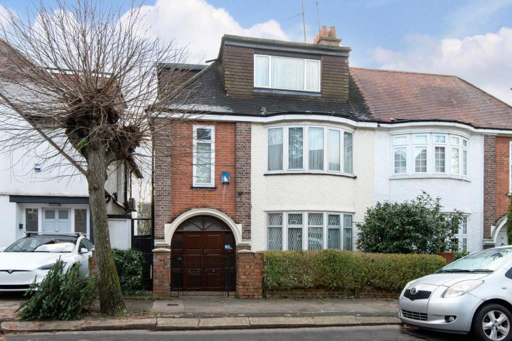 Wentworth Road, London, NW11 6 bed semidetached house for sale £