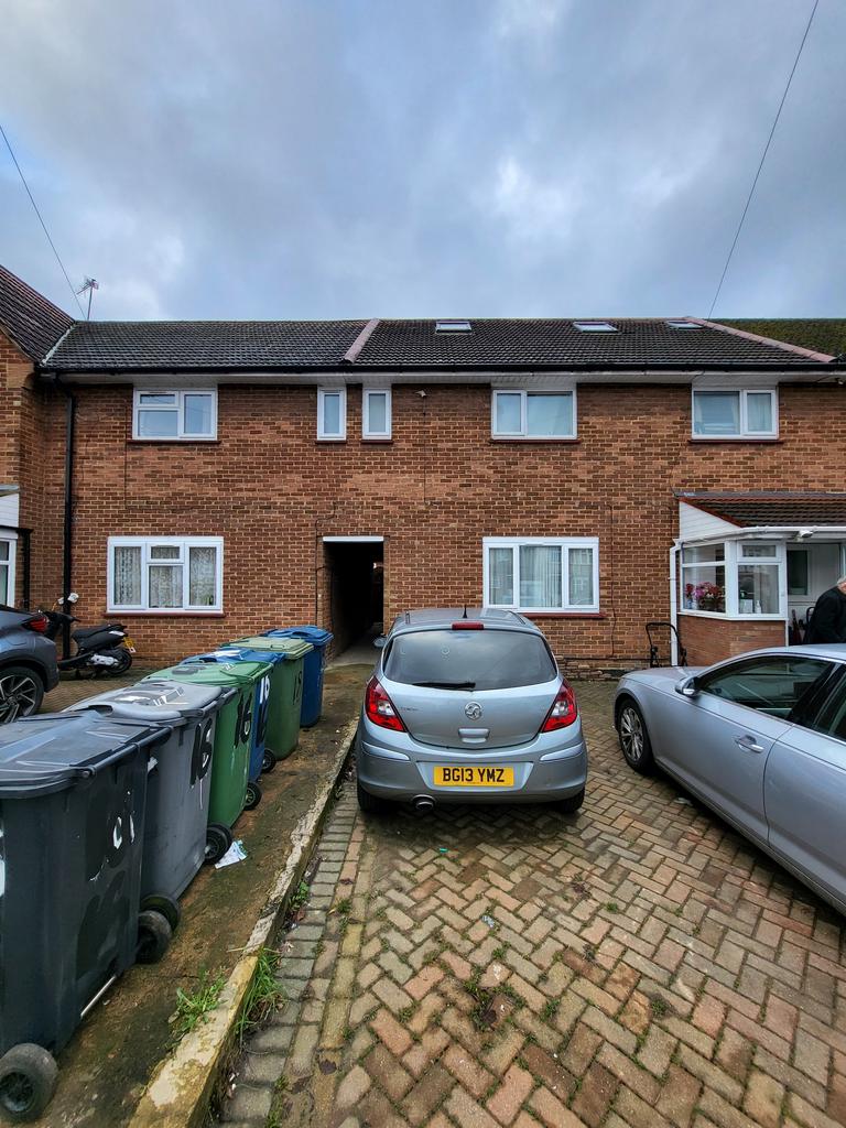 Long Elmes, Harrow HA3 Studio £1,150 pcm (£265 pw)
