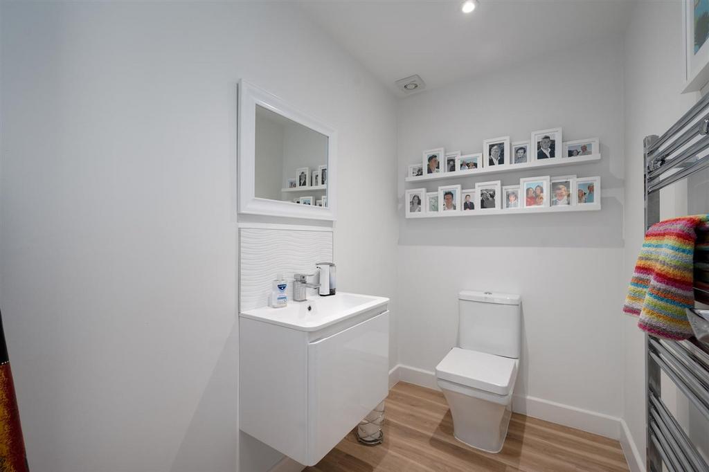 20 Ensuite.jpg