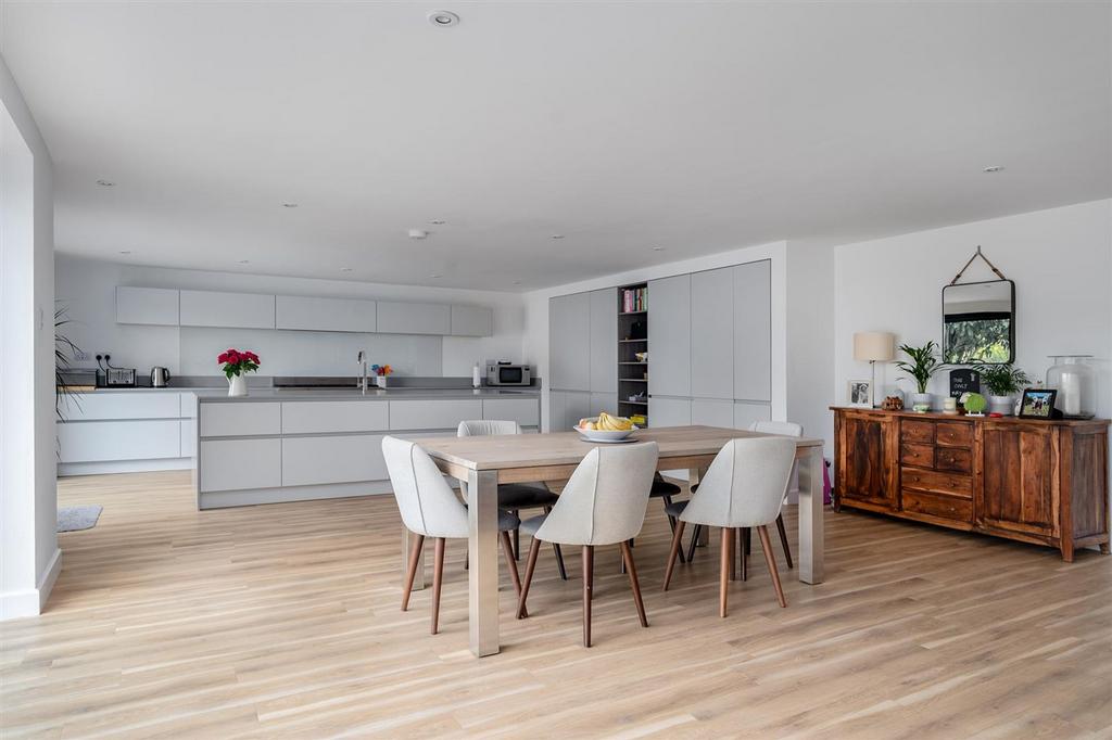 3 Kitchen.jpg