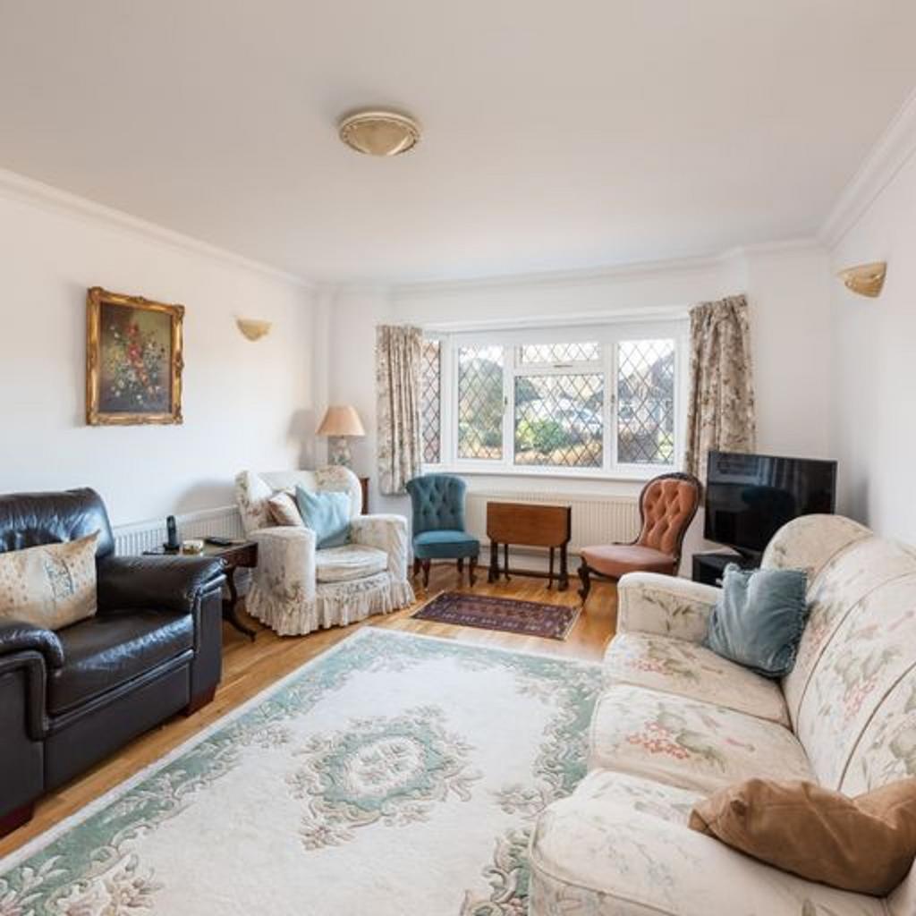Dale Avenue, Hassocks, BN6 4 bed chalet £650,000