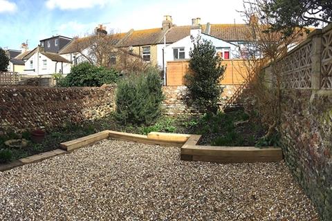 3 bedroom ground floor maisonette to rent, Maisonette 61 Goldstone Road, Hove BN3 3RG