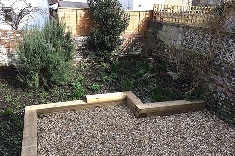 3 bedroom ground floor maisonette to rent, Maisonette 61 Goldstone Road, Hove BN3 3RG