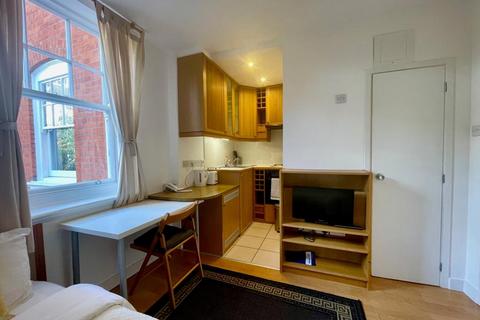 Studio to rent, Fulham Palace Road, Hammersmith, London, W6