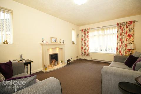 2 bedroom bungalow for sale - Woodland Avenue,  Thornton-Cleveleys, FY5