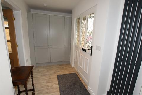 11 Hall Royd Walk, Silkstone Common, Barnsley, S75 4QA