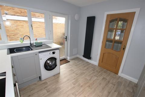 11 Hall Royd Walk, Silkstone Common, Barnsley, S75 4QA