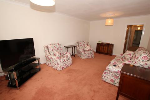 11 Hall Royd Walk, Silkstone Common, Barnsley, S75 4QA