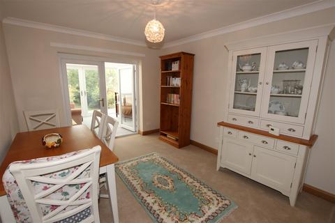 11 Hall Royd Walk, Silkstone Common, Barnsley, S75 4QA