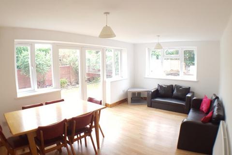 6 bedroom semi-detached house to rent, Raeburn Avenue, Surbiton KT5