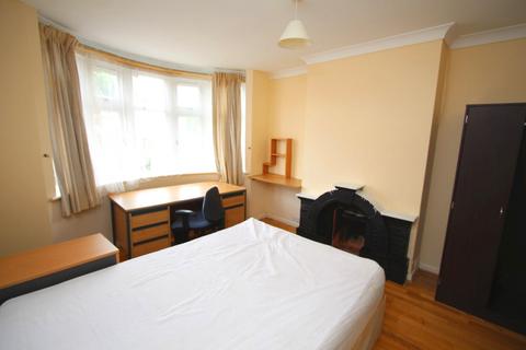undefined, Raeburn Avenue, Surbiton KT5