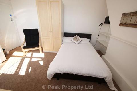1 bedroom in a house share to rent - BIG ROOMS! COMMUNAL LOUNGE! York Road, Southend On Sea