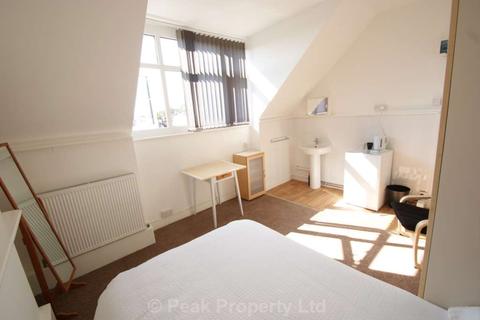 1 bedroom in a house share to rent - BIG ROOMS! COMMUNAL LOUNGE! York Road, Southend On Sea