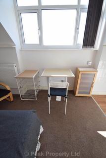 1 bedroom in a house share to rent, York Road, Southend On Sea SS1