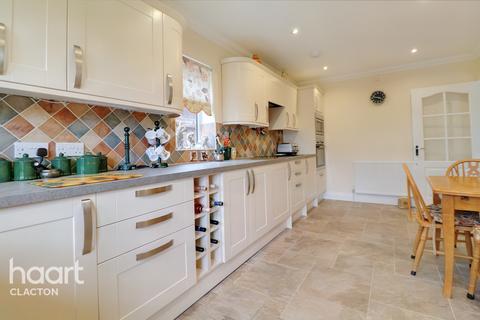 3 bedroom bungalow for sale - Chilburn Gardens, Clacton-on-Sea