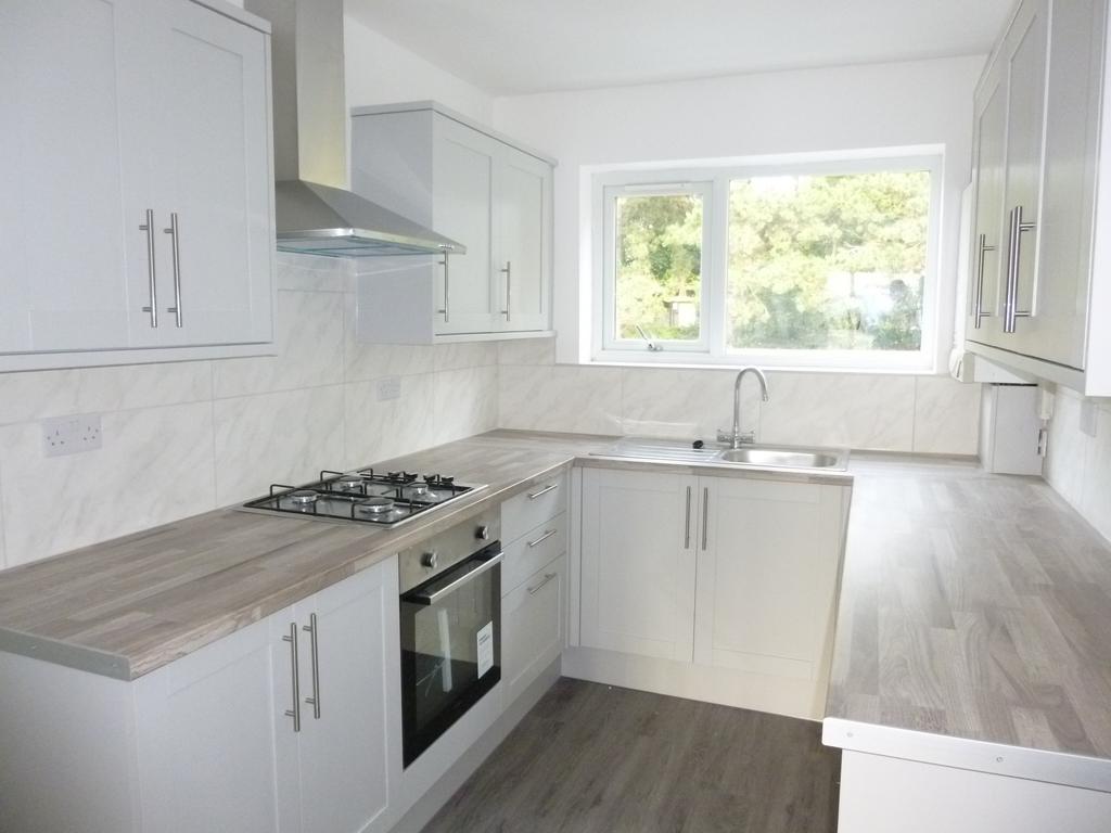 Dorin Court, Talbot Rd, Oxton... 2 bed flat £675 pcm (£156 pw)