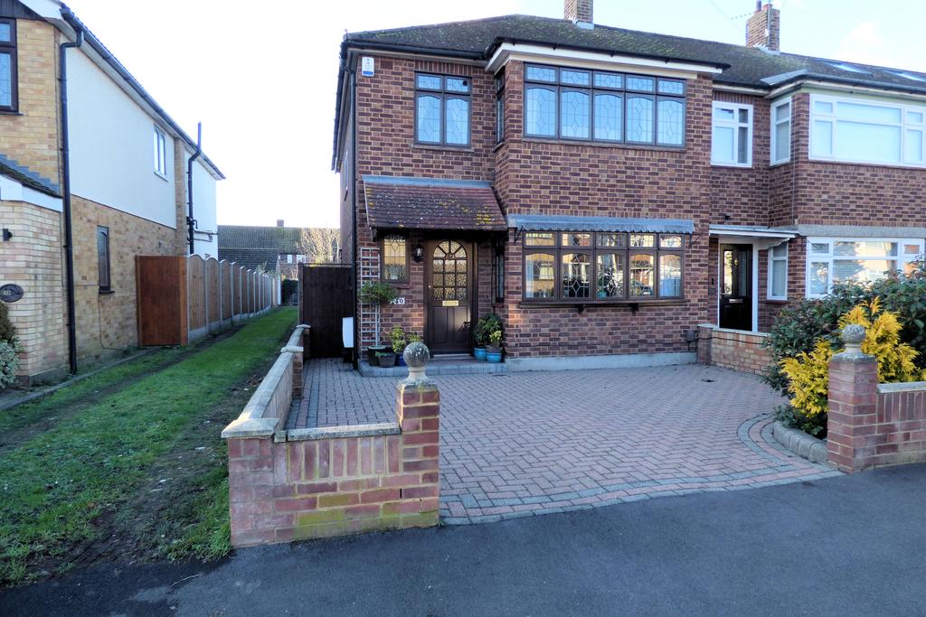 Roseberry Gardens, Upminster RM14 3 bed end of terrace house £449,000