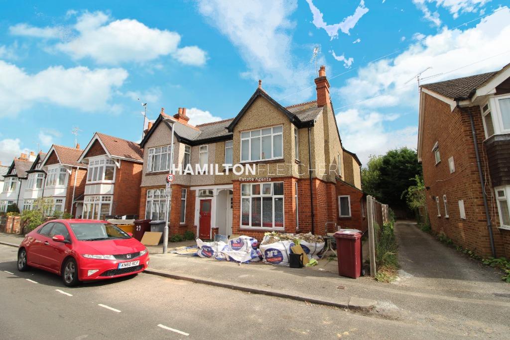 Melrose Avenue, Reading, RG6 1 bed in a house share £675 pcm (£156 pw)