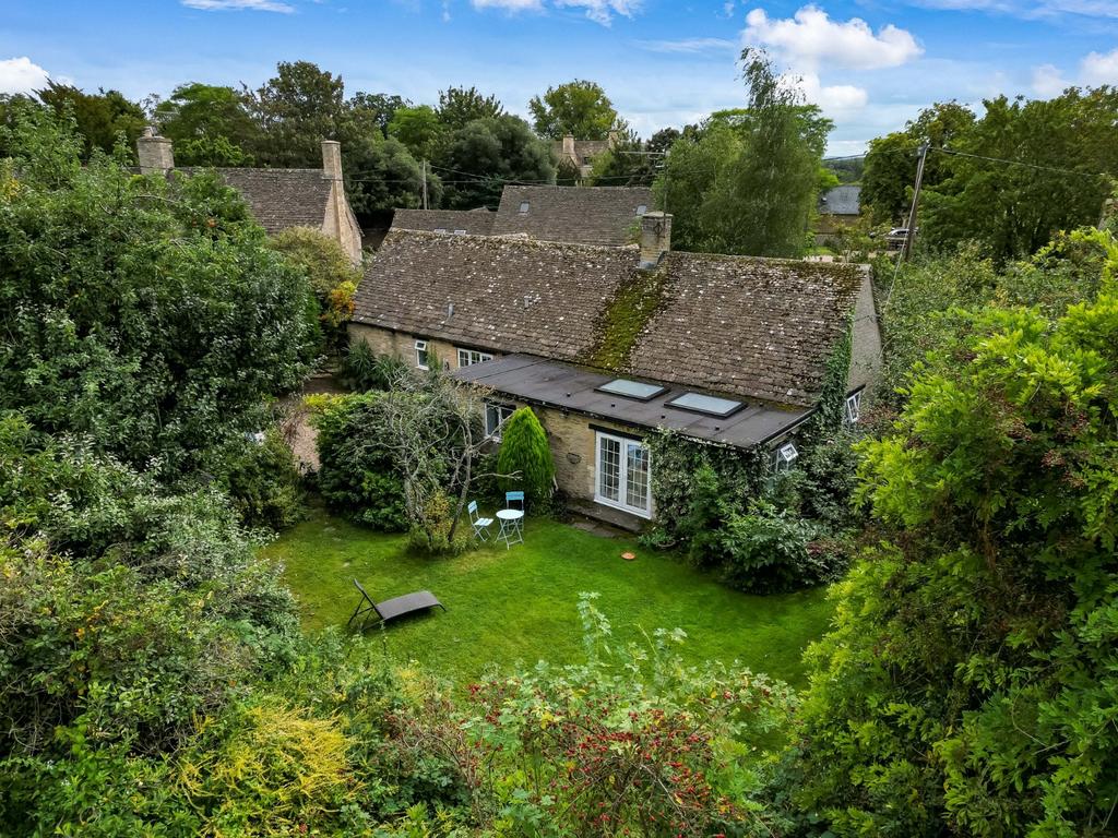 Cross Tree Lane, Filkins, Gloucestershire, GL7 3 bed bungalow for sale £775,000