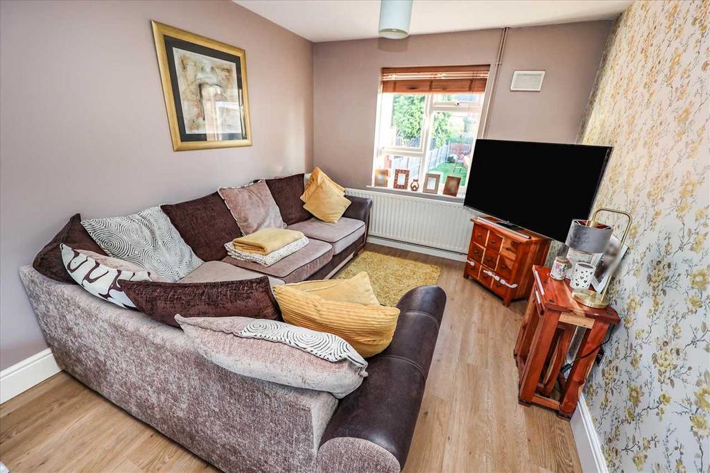 Larchwood Crescent, Lincoln 2 bed end of terrace house £170,000