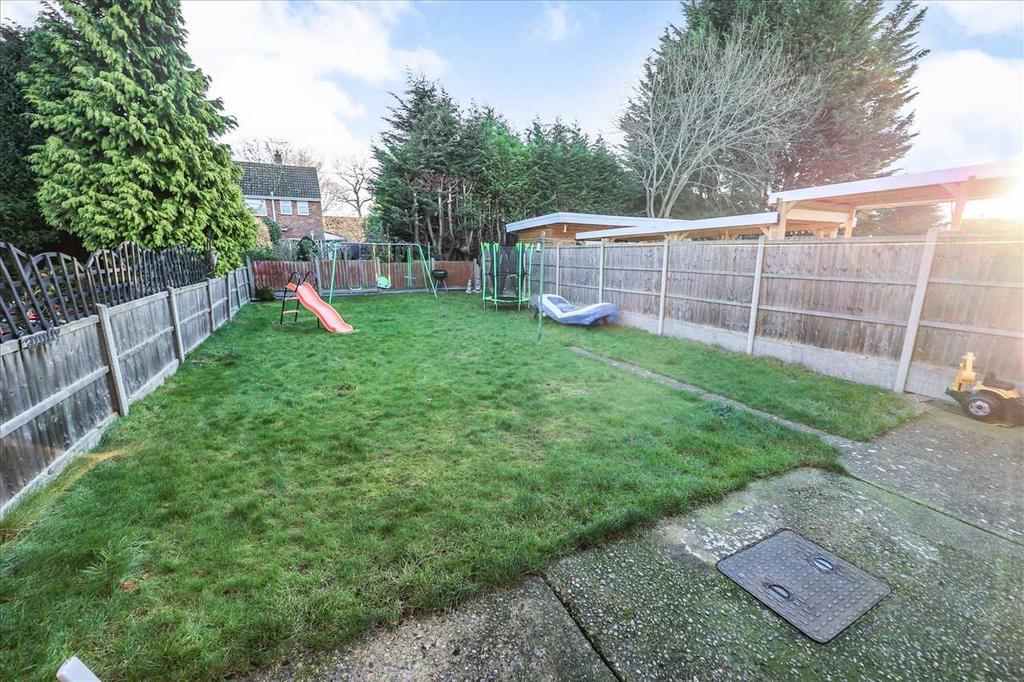 Larchwood Crescent, Lincoln 2 bed end of terrace house £170,000
