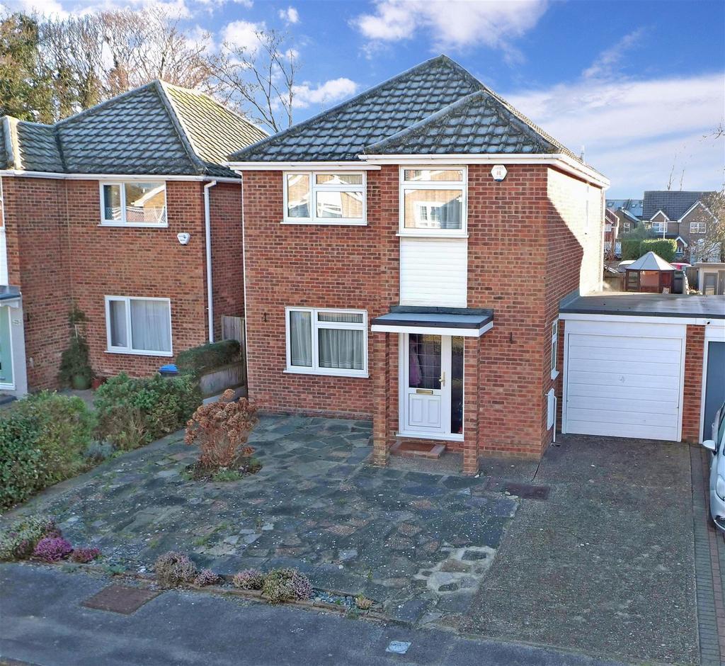 Selwyn Drive, Broadstairs, Kent 3 bed link detached house for sale £