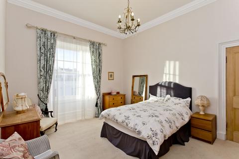 3/2 Granton Square, Edinburgh, EH5 1HE