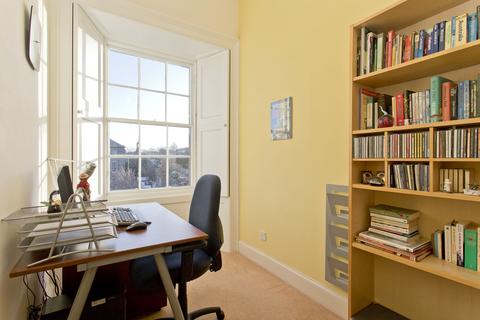 3/2 Granton Square, Edinburgh, EH5 1HE