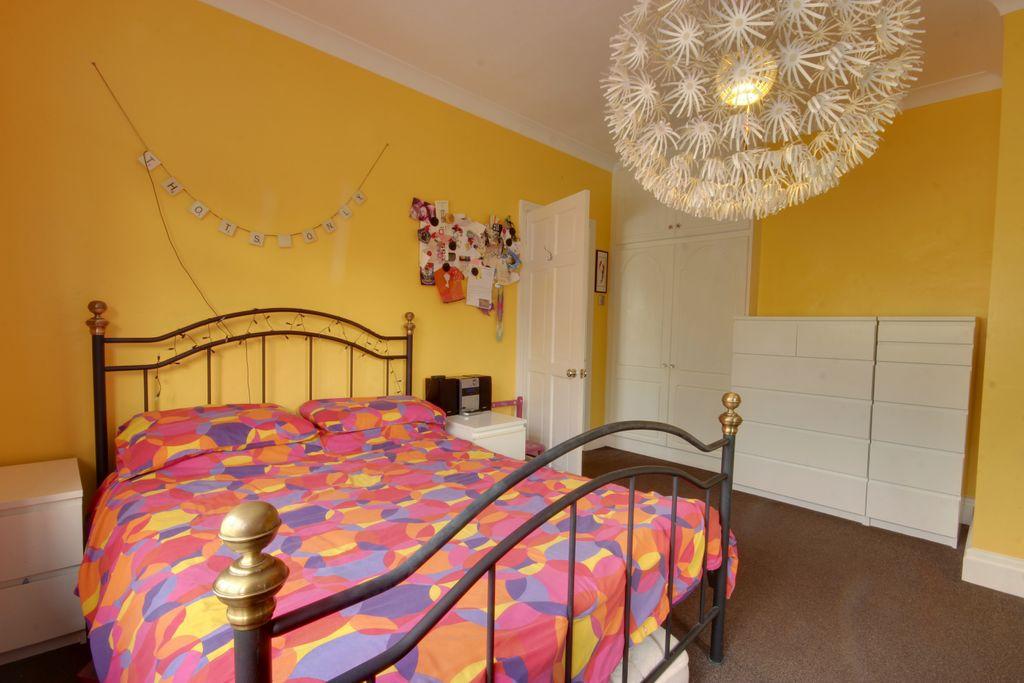 Bedroom 2 (Double)