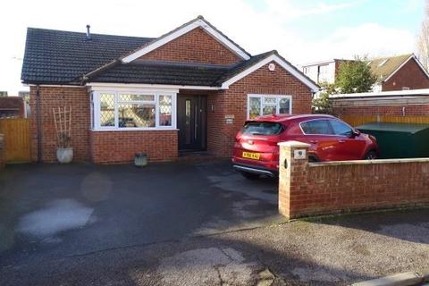 3 bedroom detached bungalow for sale - Corsair Road, Stanwell, TW19