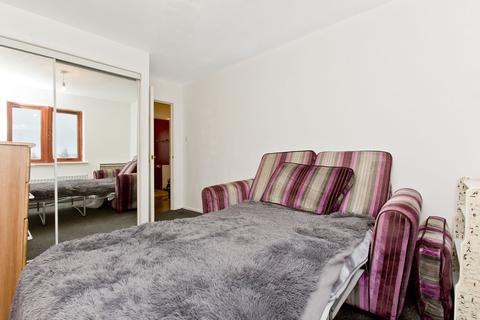 16/8 Hawkhill, Edinburgh, EH7 6LA