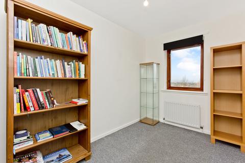 16/8 Hawkhill, Edinburgh, EH7 6LA