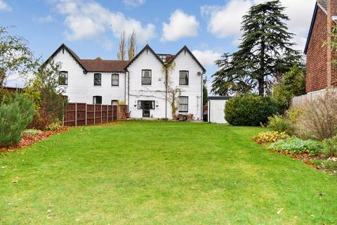 6 bedroom detached house to rent, Horseshoe Lane West, Merrow, Guildford, Surrey, GU1
